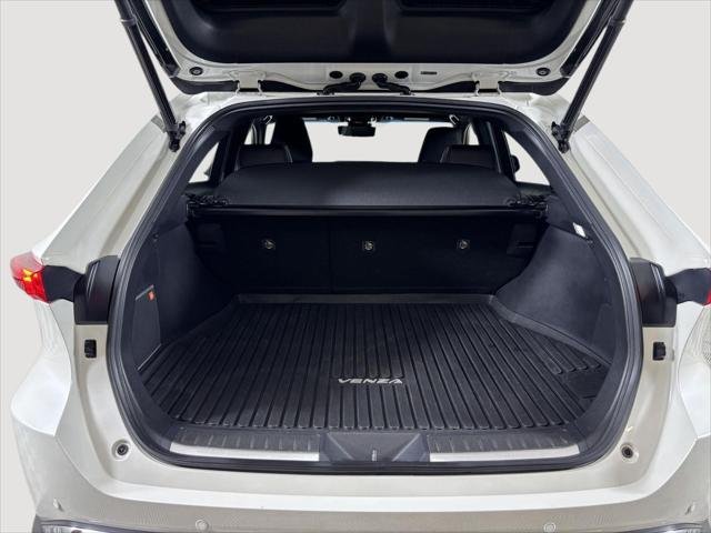 Certified Used 2021 BLIZZARD PEARL Toyota  image 8