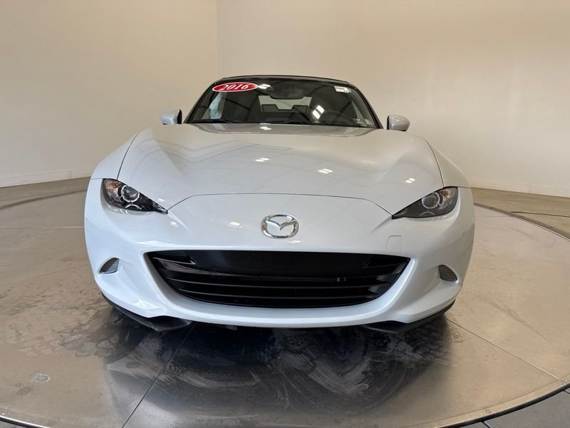 Used 2016 White Mazda Grand Touring image 2