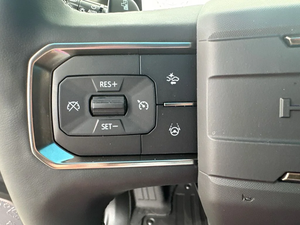 Used 2025 Black GMC 2X image 25