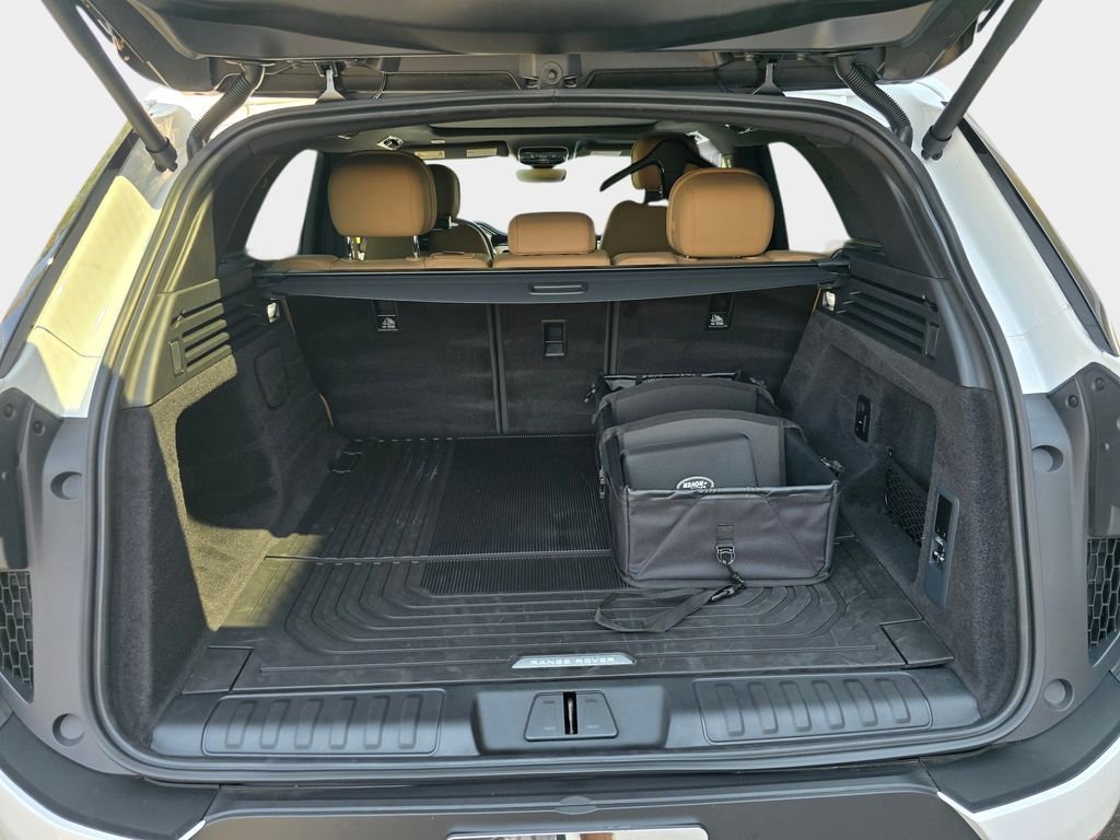 New 2026 Fuji White LAND ROVER SE image 12