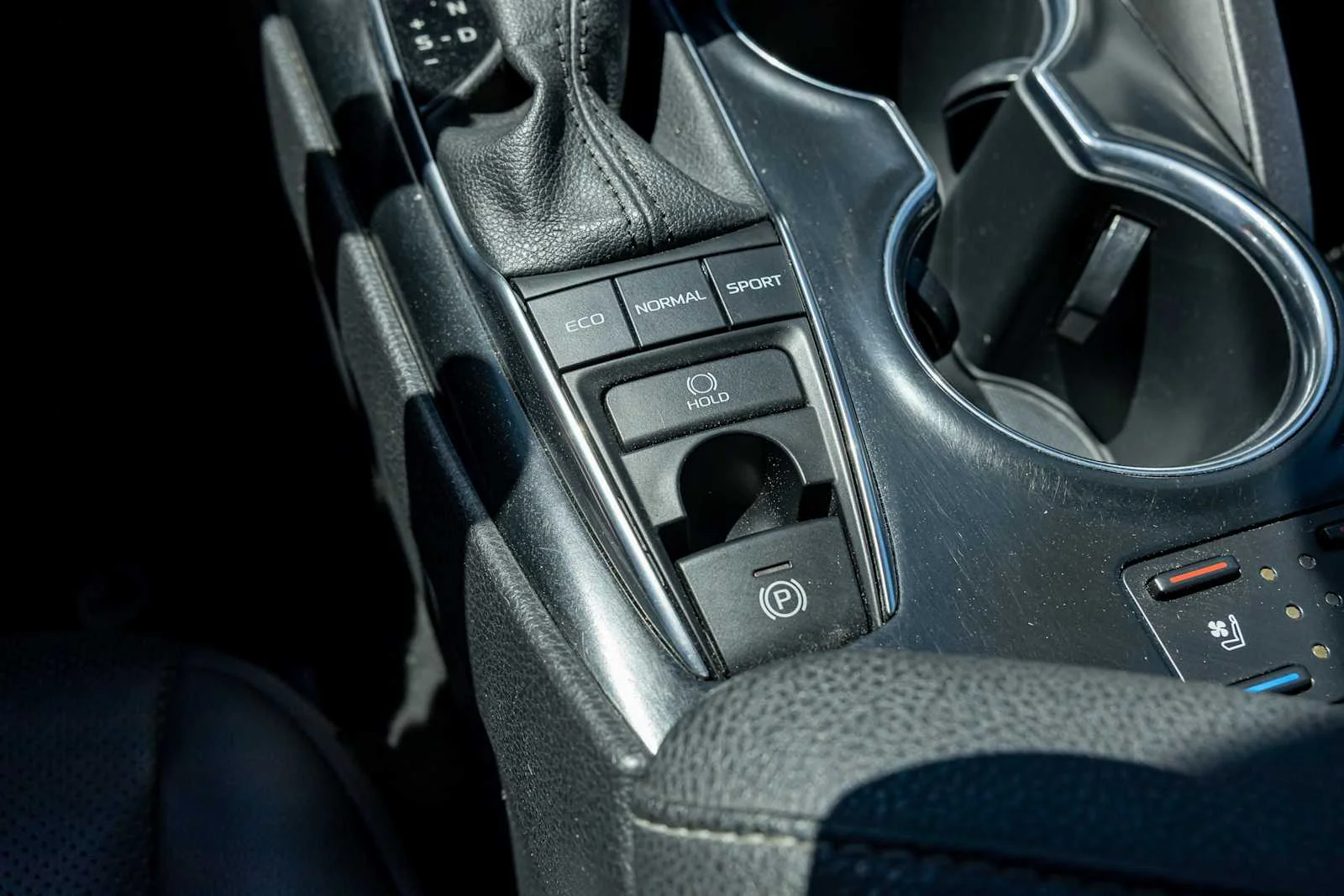 Used 2020 Wind Chill Pearl Toyota XSE V6 image 23