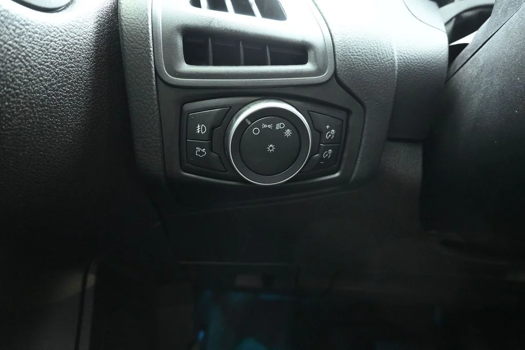 Used 2017 White Gold Metallic Ford SEL image 27