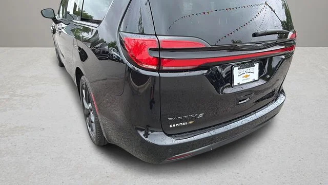 Used 2026 Black Chrysler Limited image 40