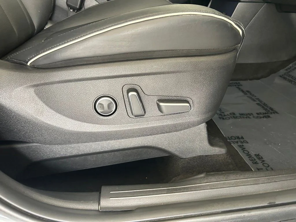 Used 2025 Gray Hyundai SEL image 22