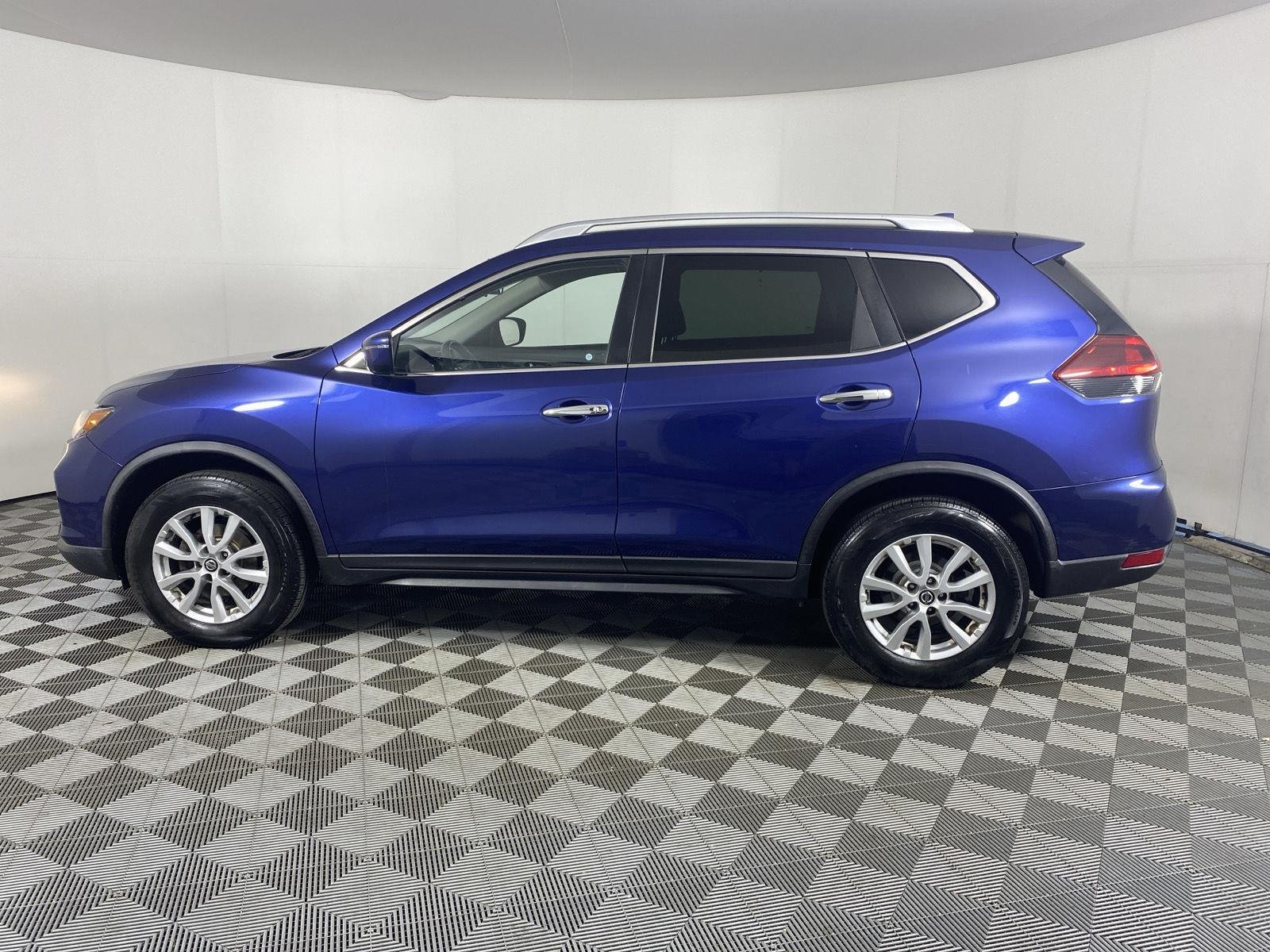 Used 2019 Caspian Blue Metallic Nissan SV image 4