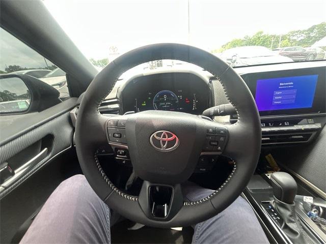 2025 Toyota Camry SE - Photo 15