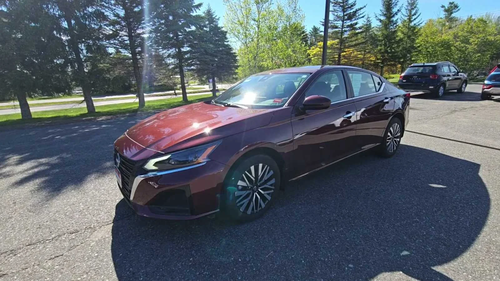Used 2024 Garnet Pearl Metallic Nissan 2.5 SV image 4