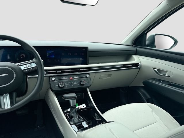 Used 2025 White Hyundai SE image 22