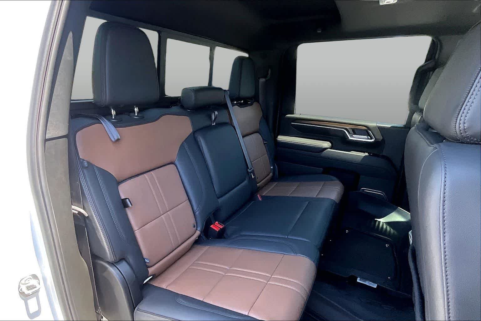 Used 2025 Summit White Chevrolet High Country image 26