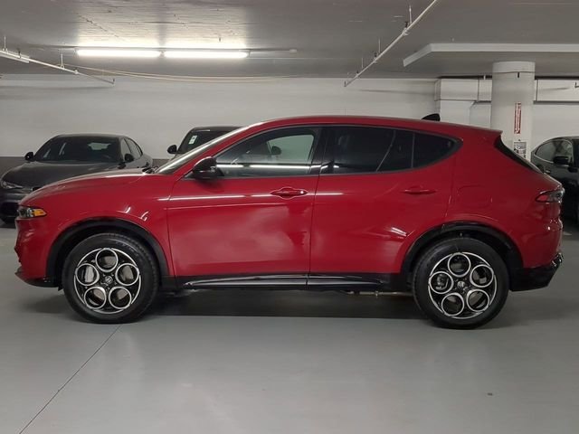 New 2025 Alfa Rosso (Red) Exterior Paint Alfa Romeo Base image 4