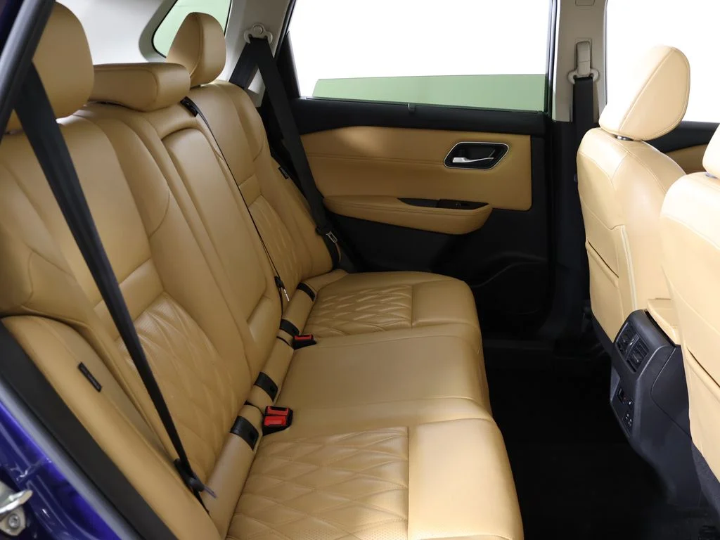 Used 2023  Nissan Platinum image 36