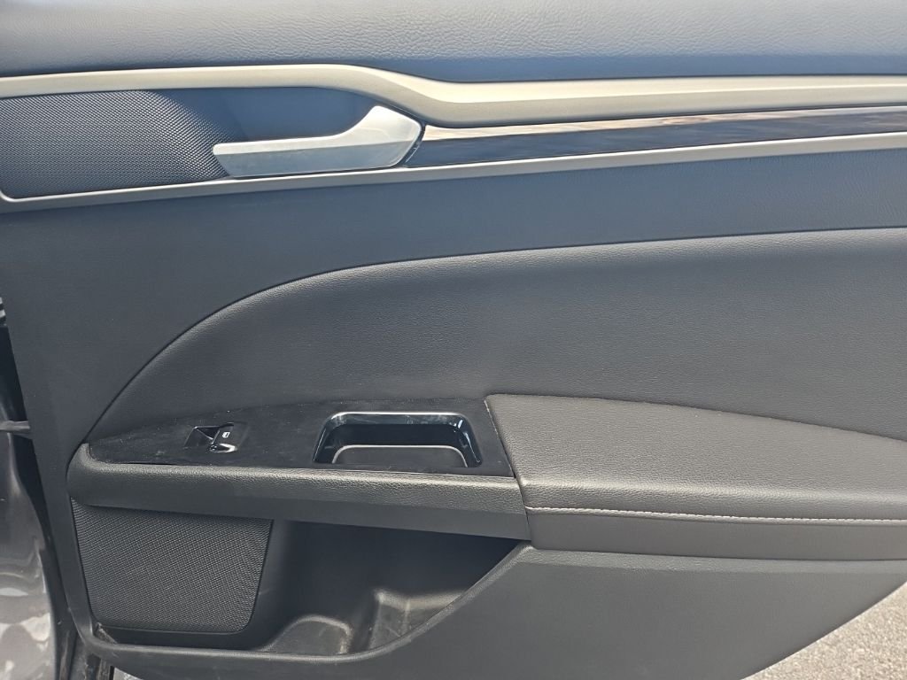 Used 2014  Ford SE image 19