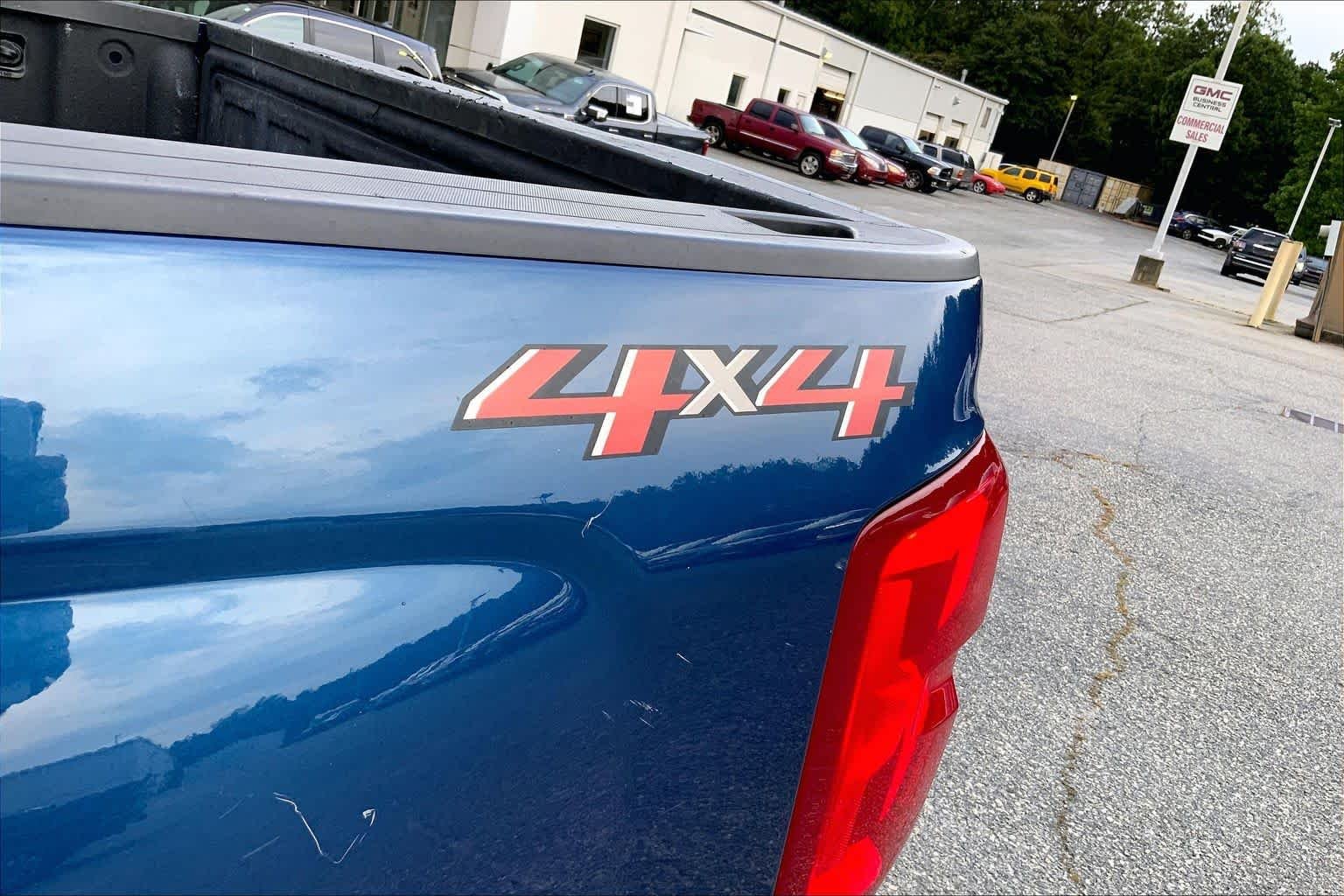 Used 2018 Deep Ocean Blue Metallic Chevrolet LTZ image 28