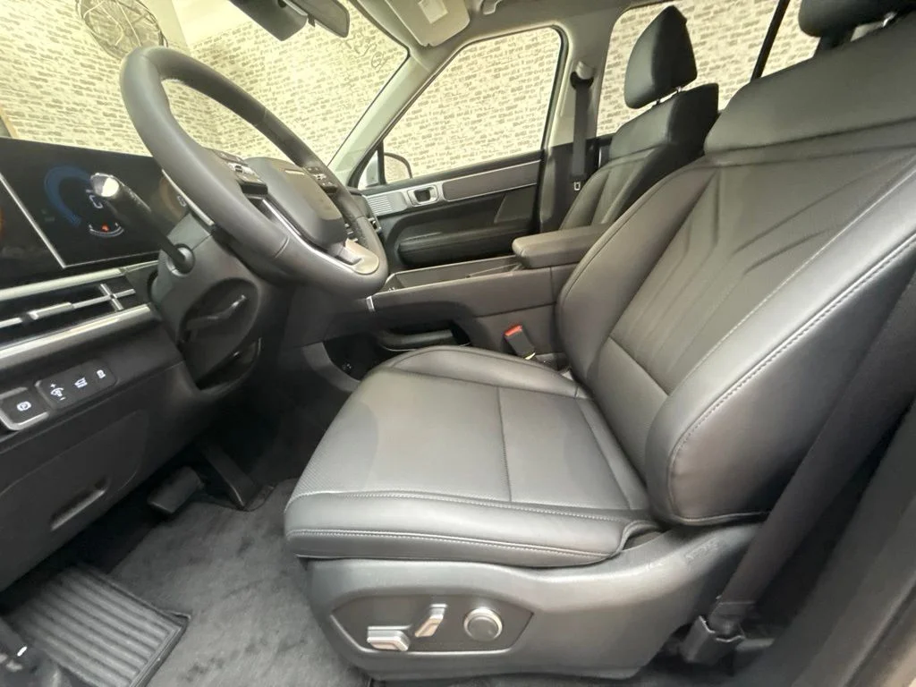 New 2027 Shimmering Silver Hyundai SEL image 24