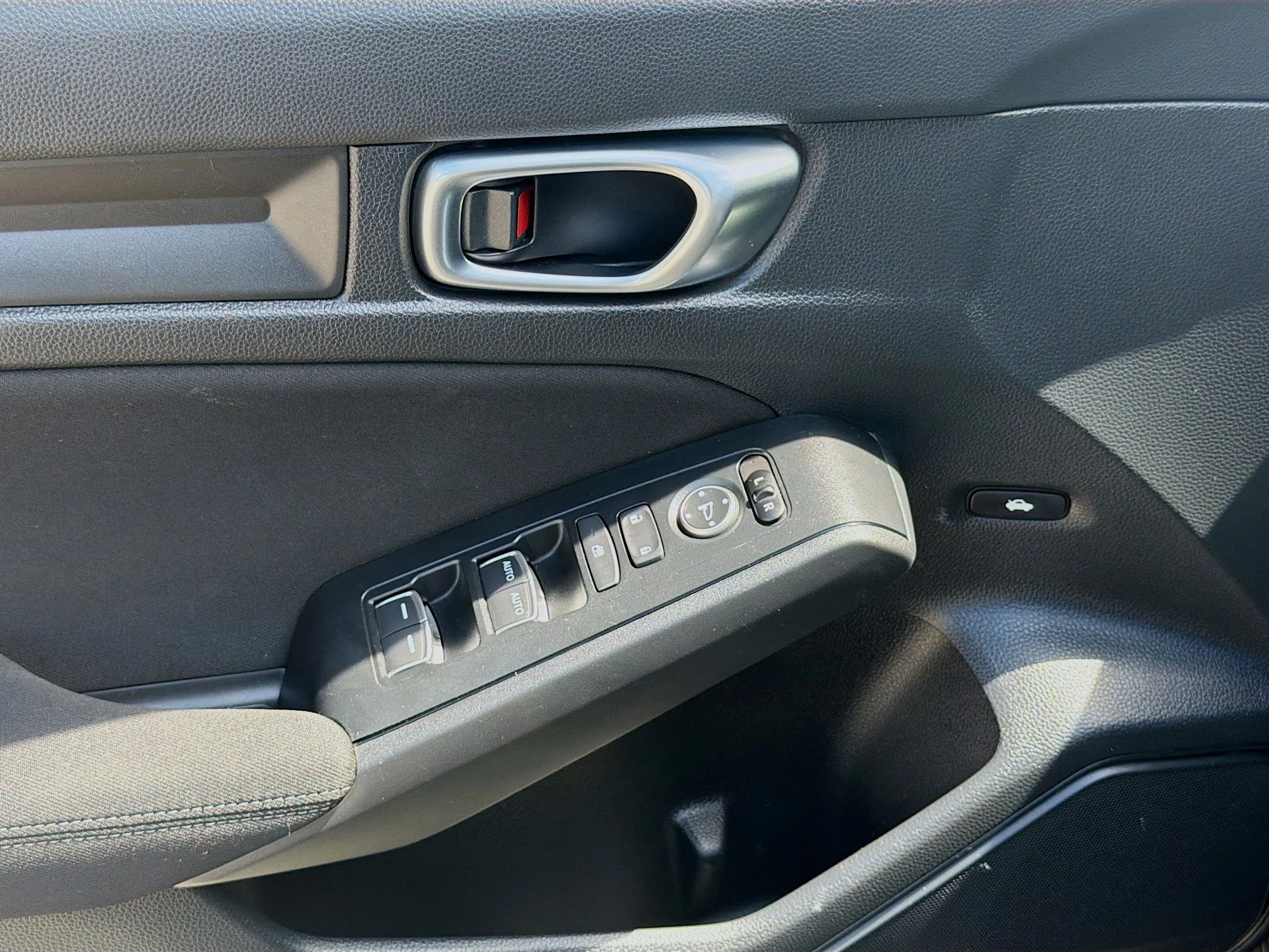2025 Honda Civic LX - Photo 16
