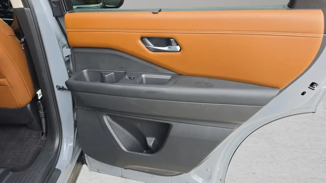Used 2022 Boulder Gray Pearl Nissan Platinum image 38