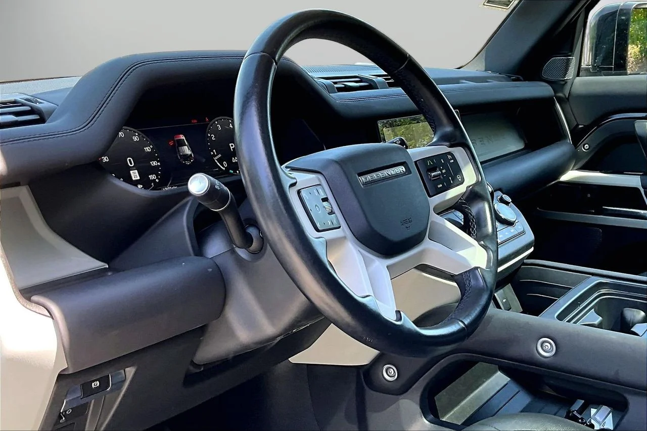 Used 2024  Land Rover S image 20