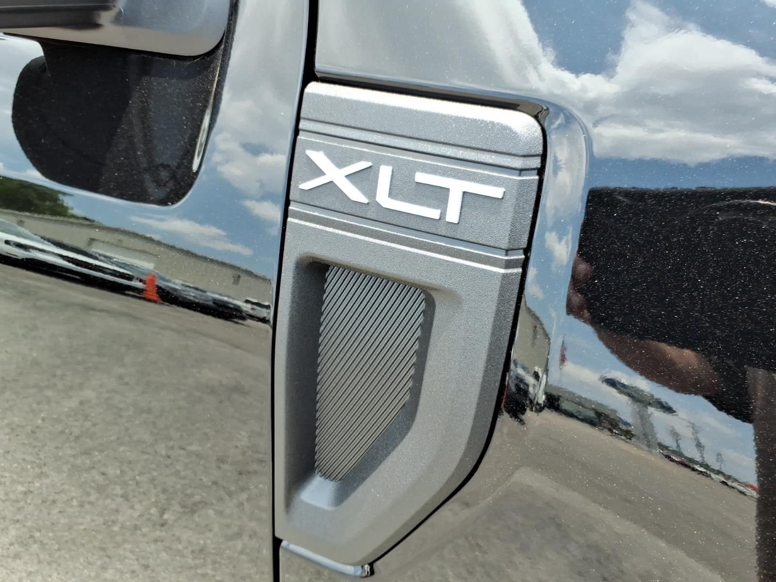 New 2026 Shadow Black Ford XLT image 8
