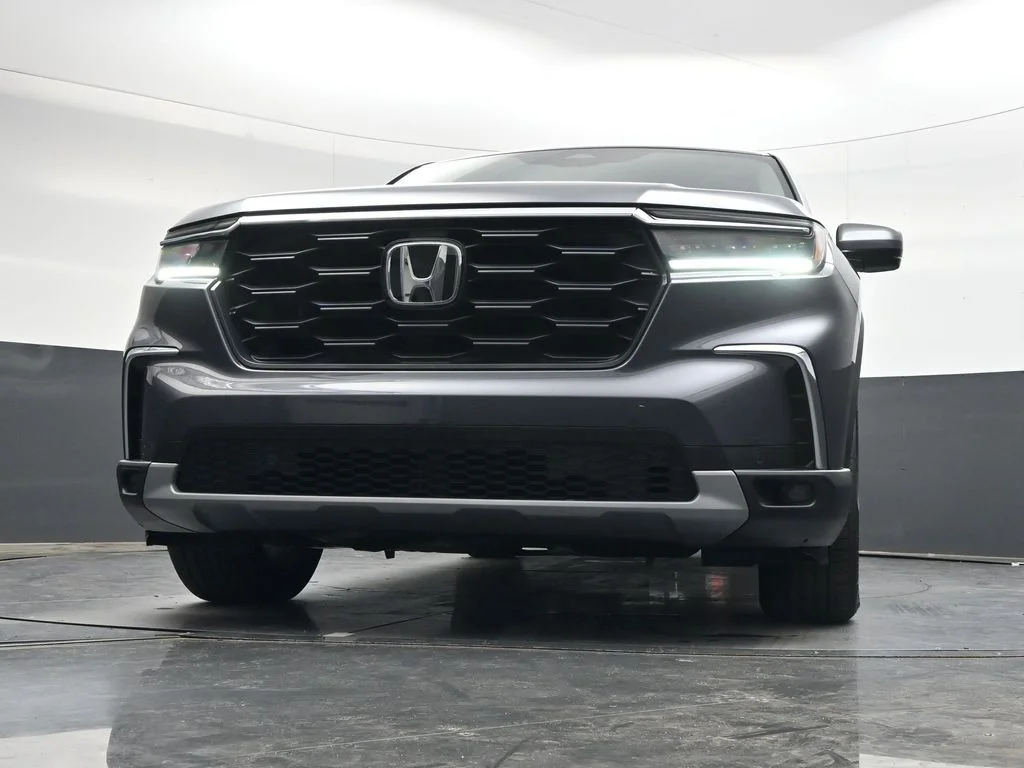 Certified Used 2025 Modern Steel Metallic Honda EX-L image 43