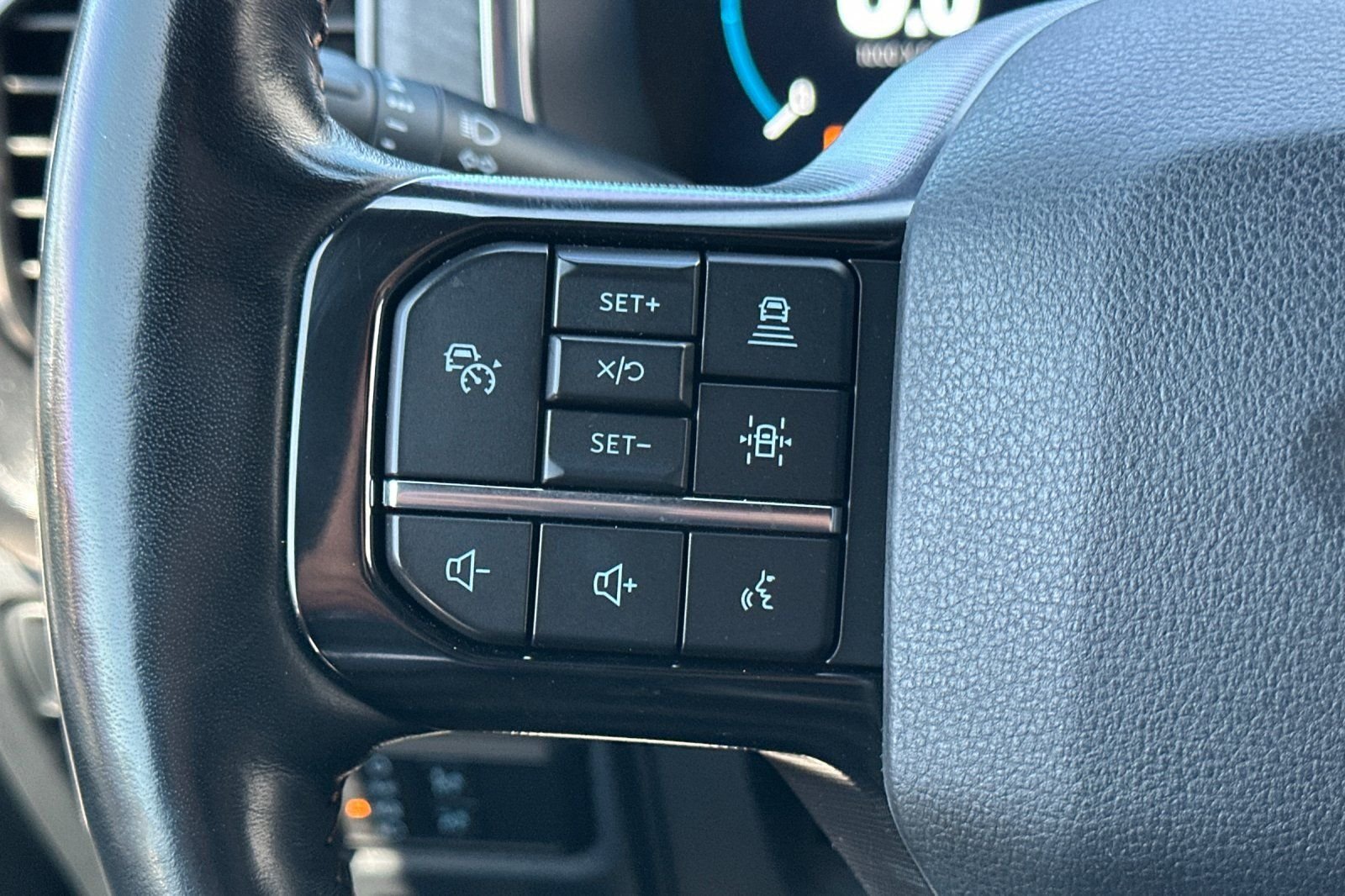 Used 2022 Gray Ford Platinum image 25