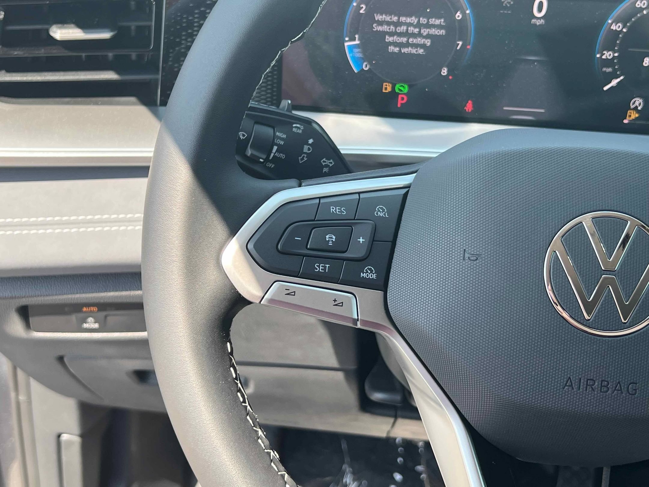 2025 Volkswagen Tiguan SE - Photo 34