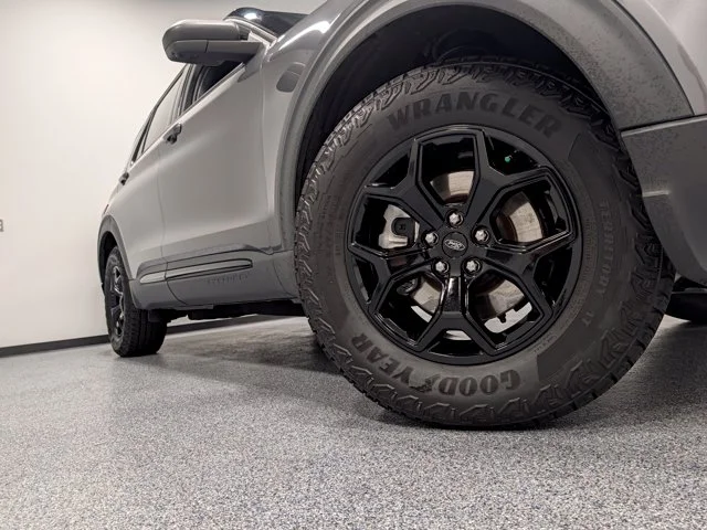 Used 2023 Gray Ford Timberline image 2
