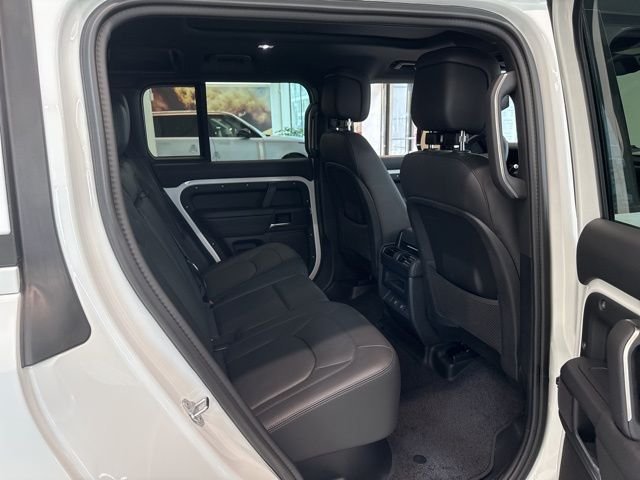 2025 Land Rover Defender X-Dynamic SE - Photo 8