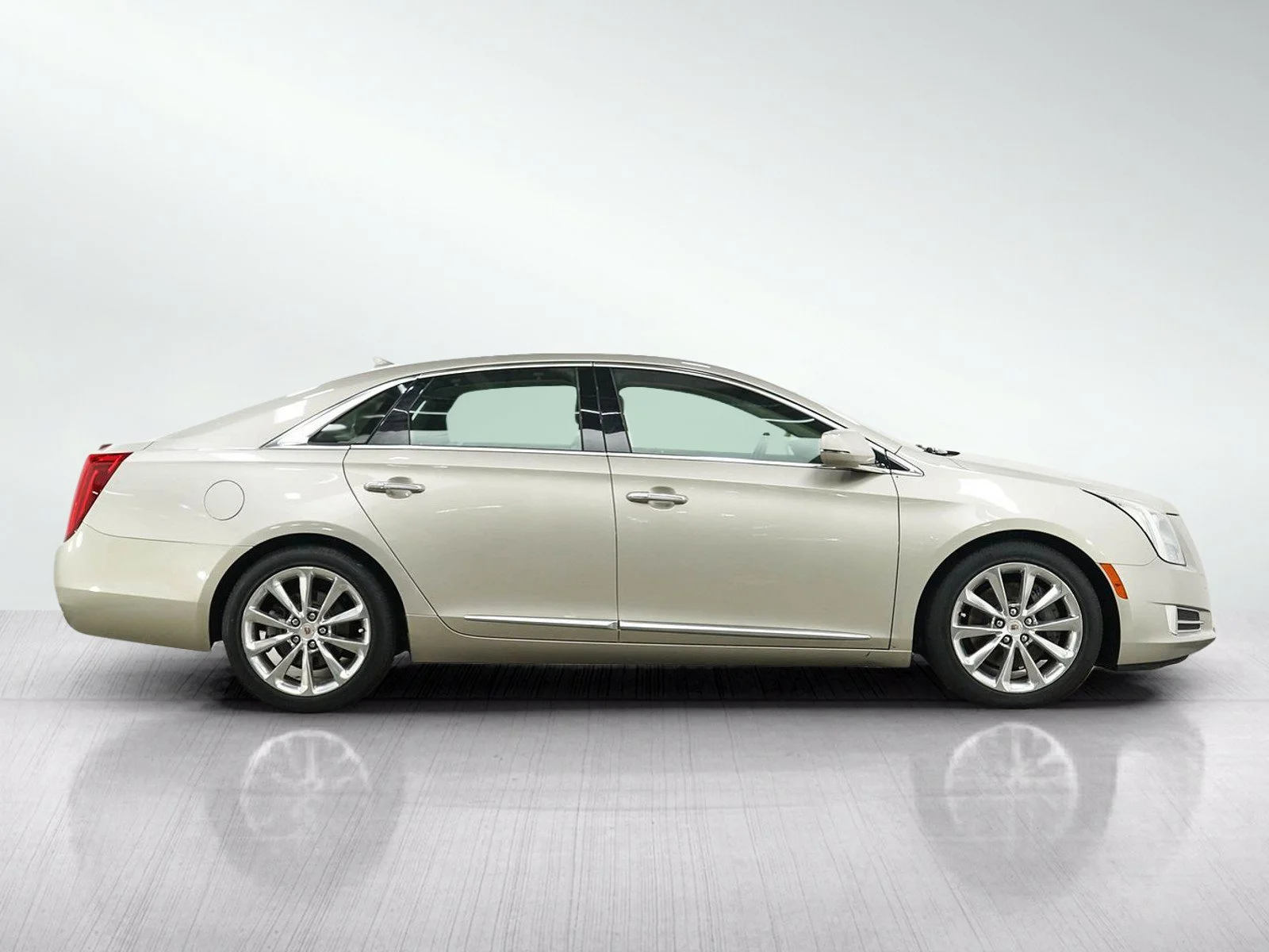 Used 2013 Silver Coast Metallic Cadillac Premium image 7