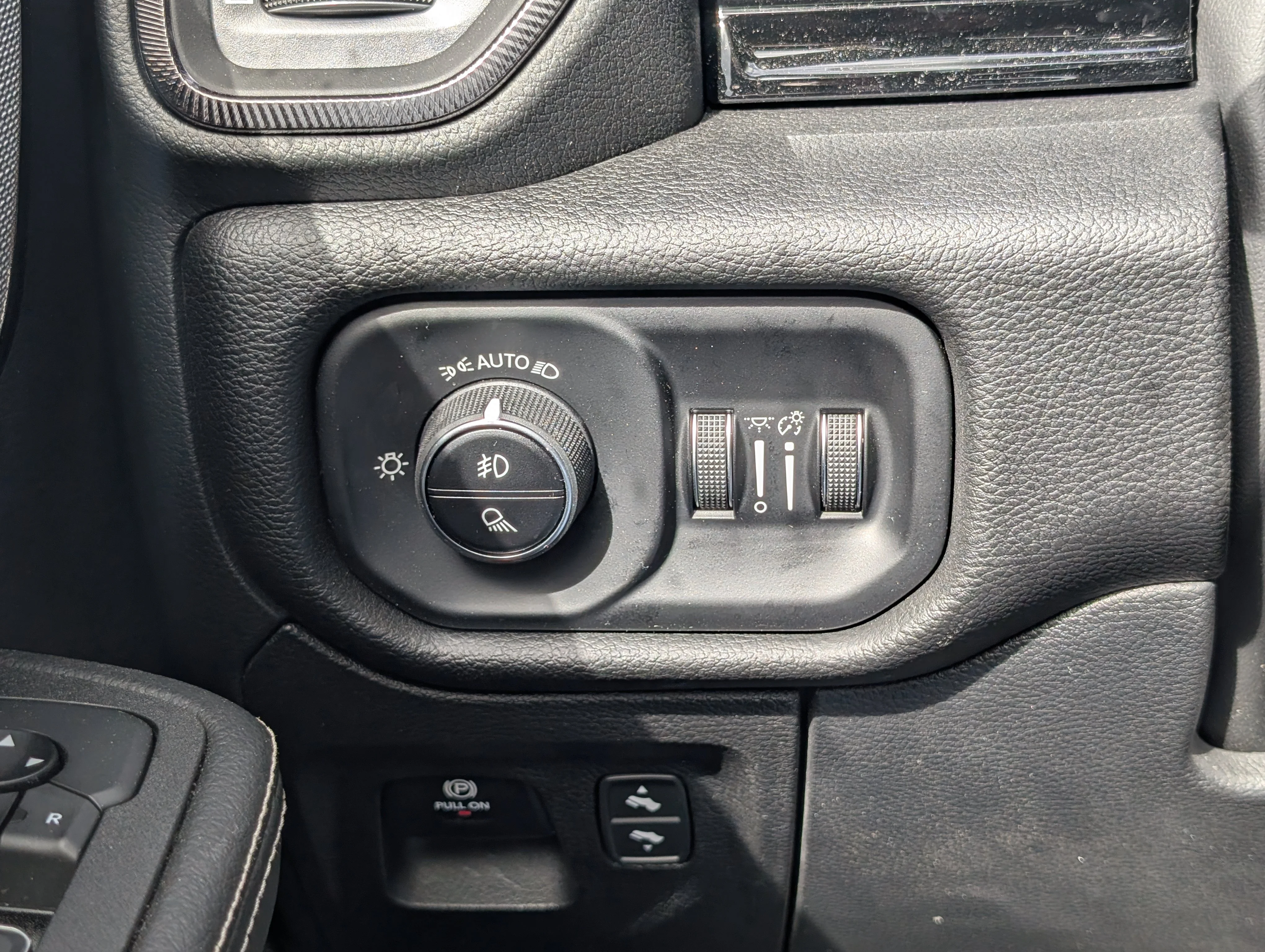 New 2025 Granite Crystal Metallic Ram Sport image 33