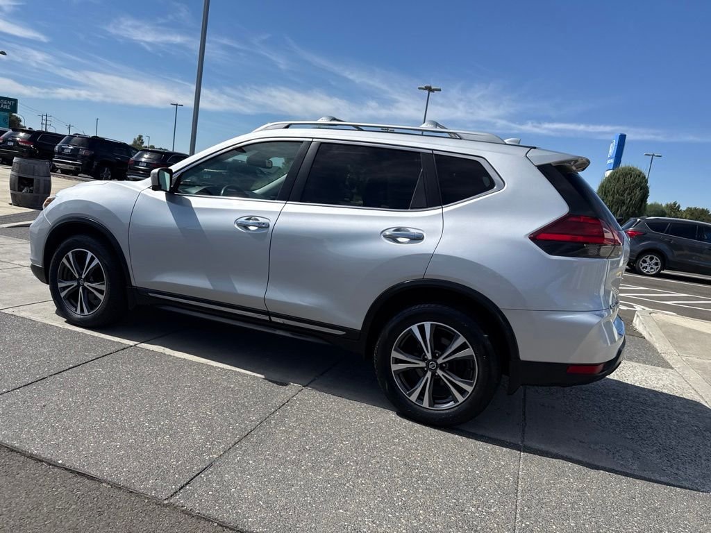 Used 2017 Brilliant Silver Nissan SL image 9