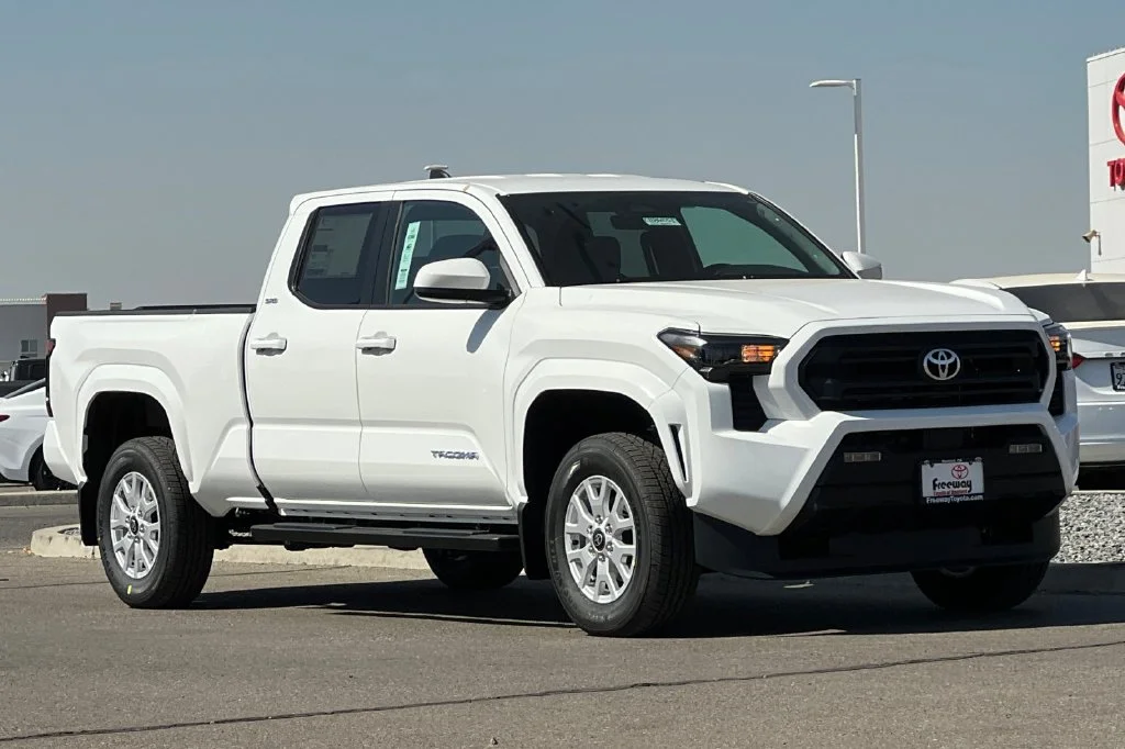New 2026 Ice Cap Toyota SR5 image 2