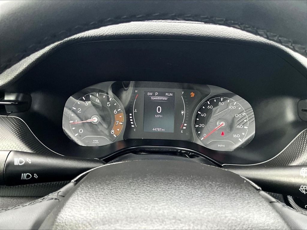 Used 2022 Gray Jeep Latitude image 25