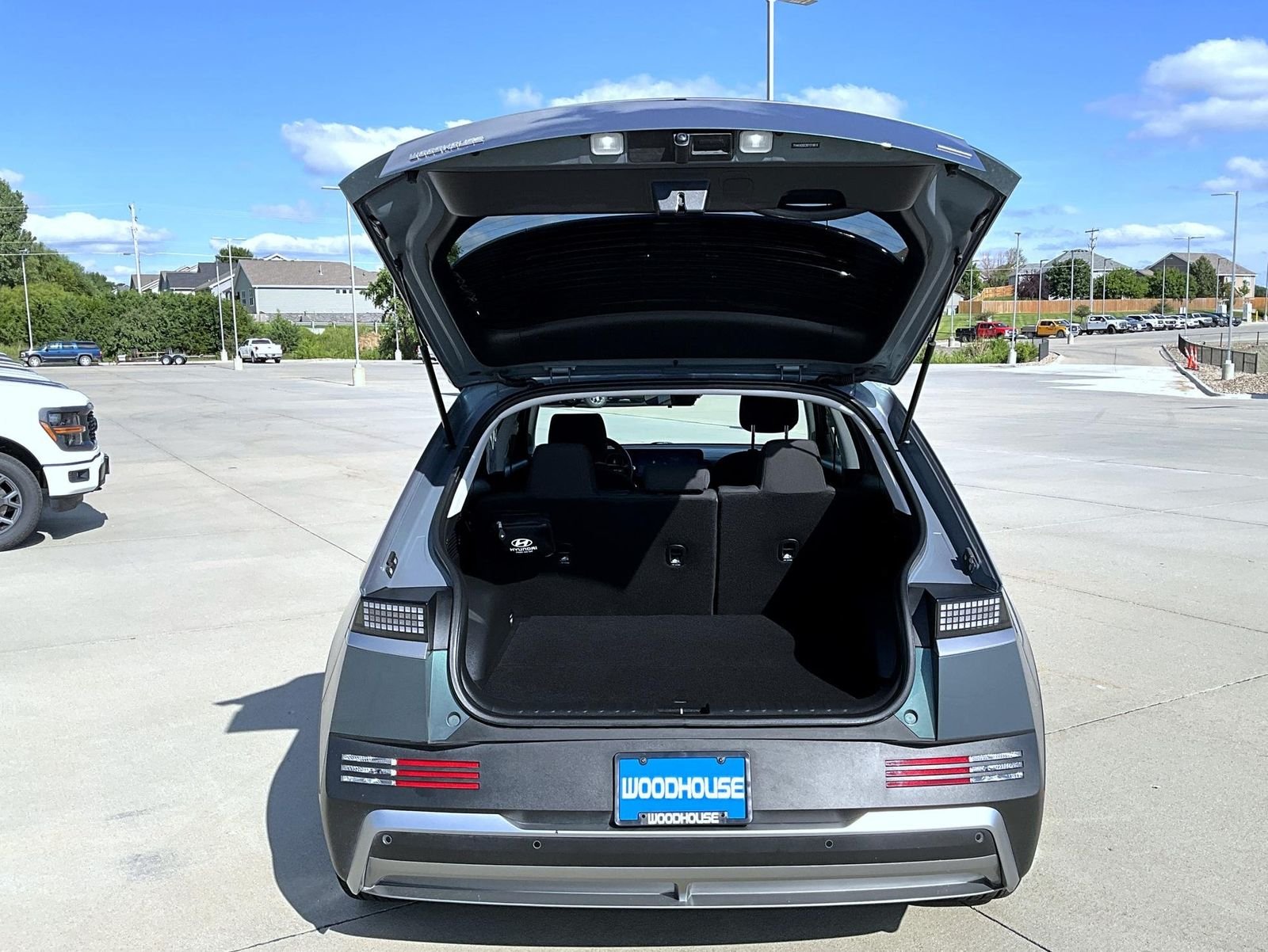 Used 2025 Green Hyundai SE image 22