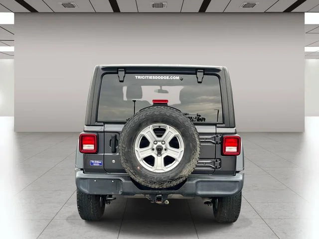 Used 2018 Gray Jeep Unlimited Sport S image 4