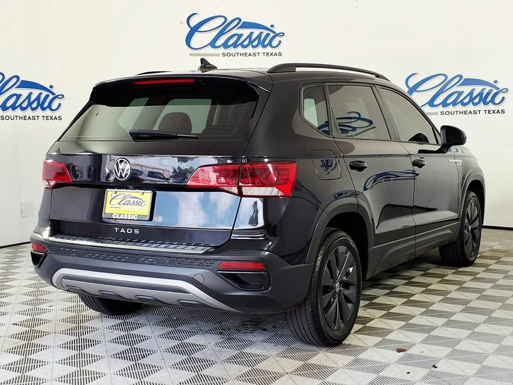 Used 2022  Volkswagen S image 6