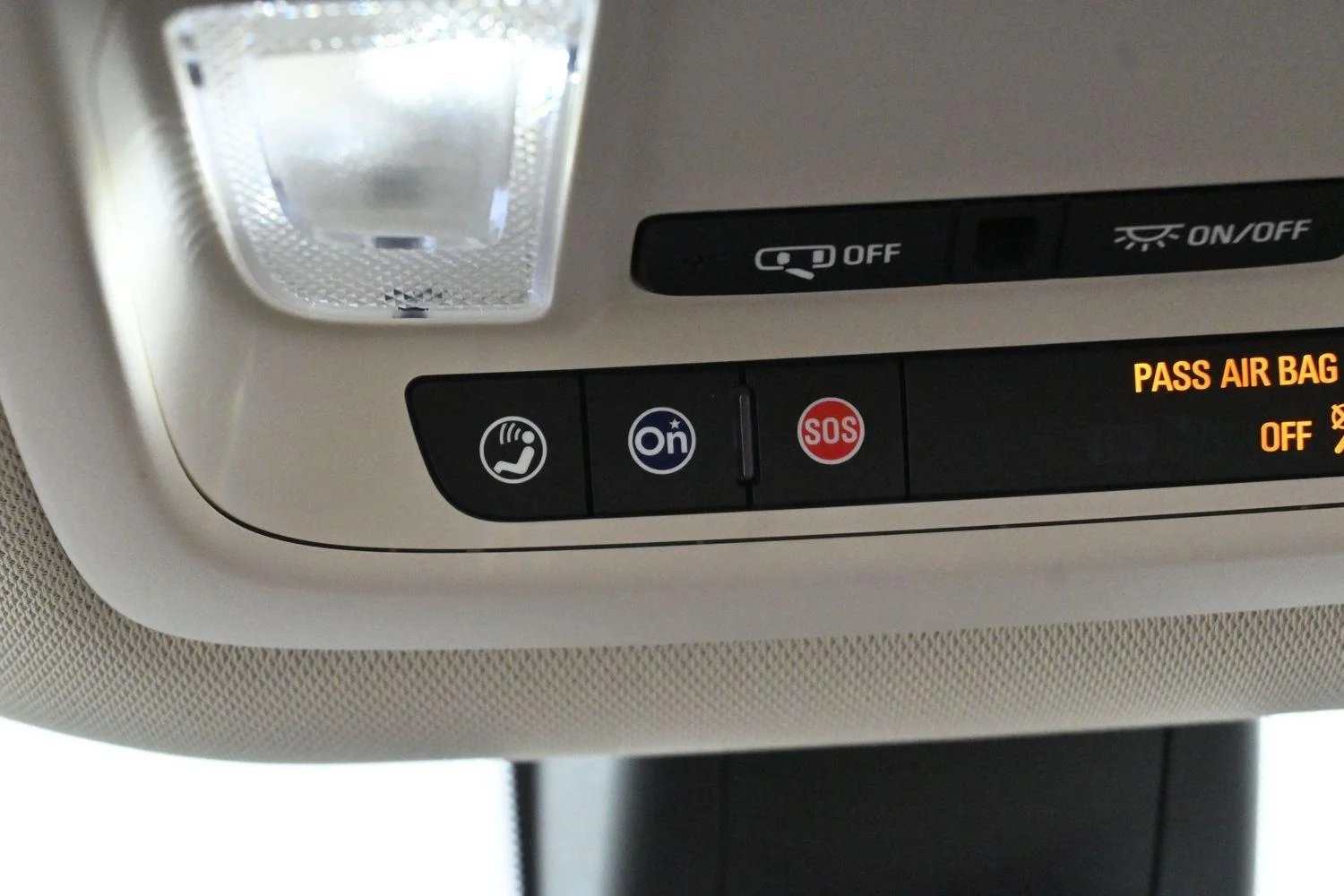 Used 2023 Summit White Buick Essence image 29