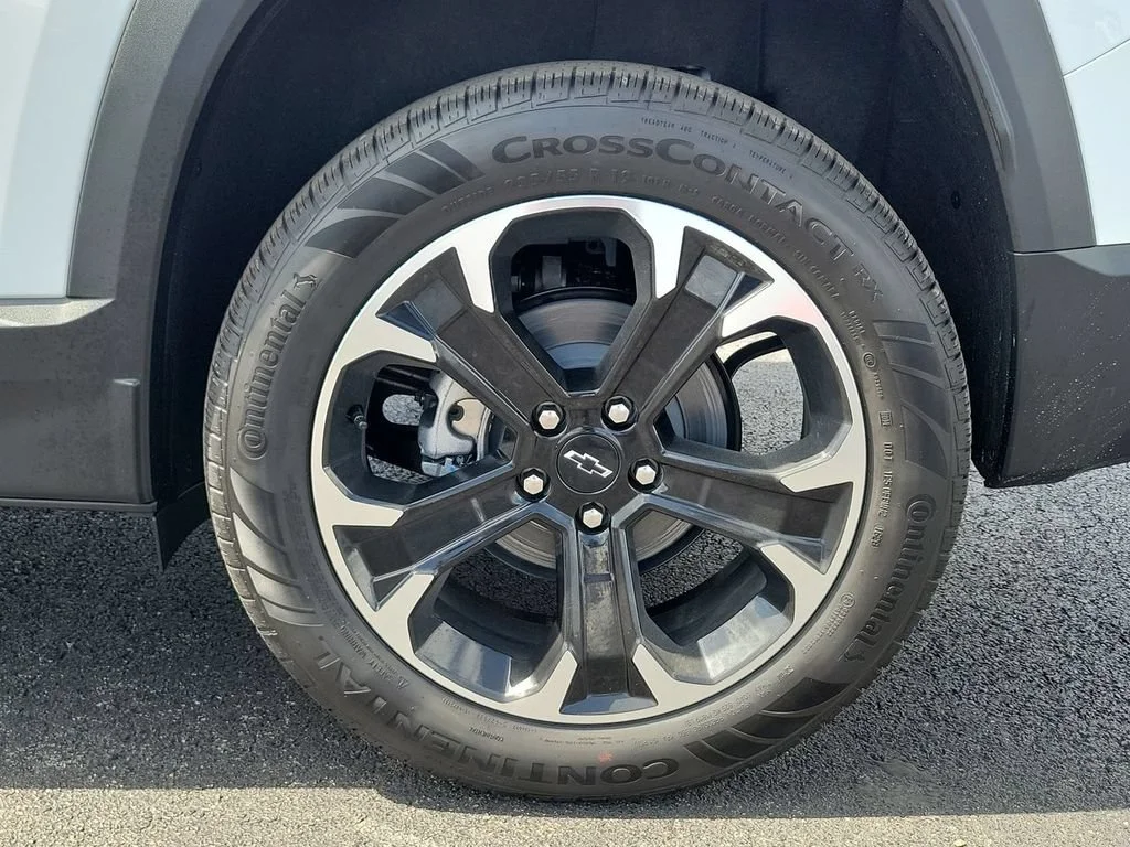 New 2026 Summit White Chevrolet LT image 24