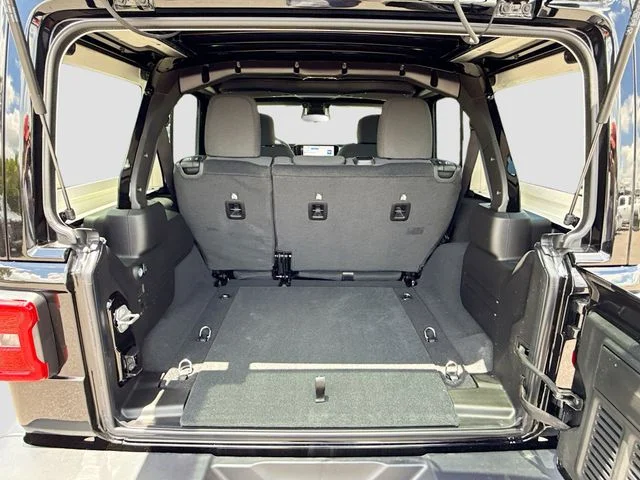 New 2026 Black Clear-Coat Exterior Paint Jeep Sahara image 5