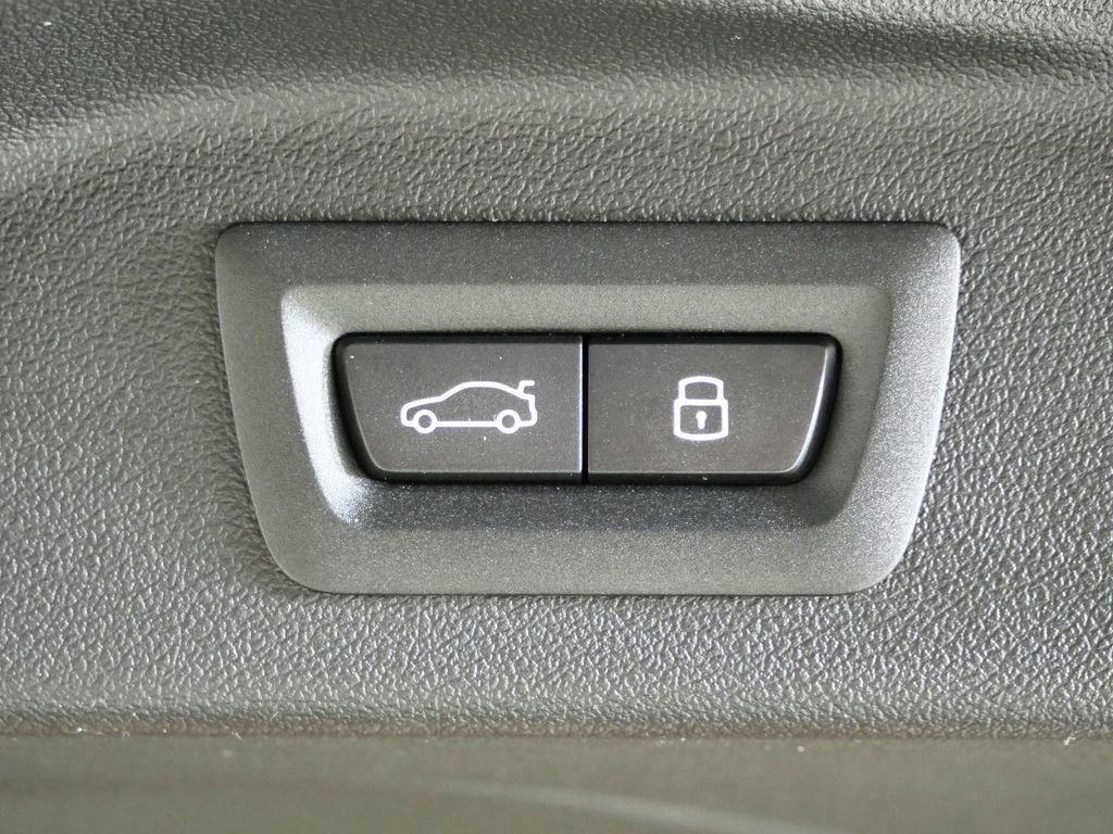 Used 2026 Gray BMW xDrive40i image 33