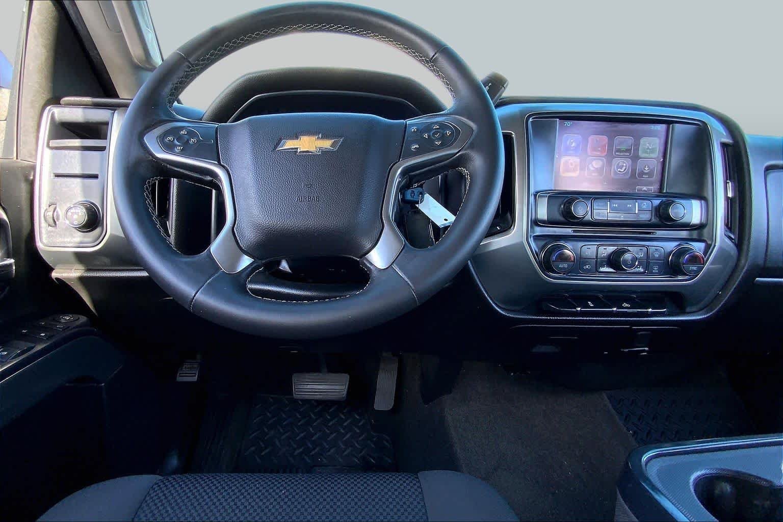 Used 2017 Silver Ice Metallic Chevrolet LT image 6