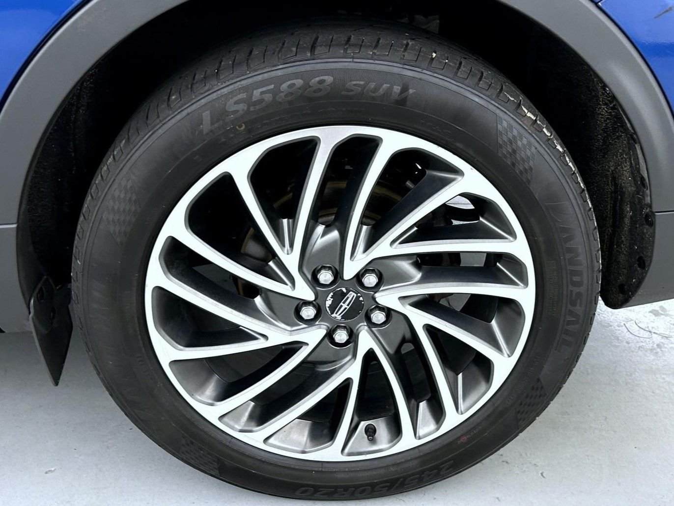 Used 2020 Blue Lincoln Reserve image 23