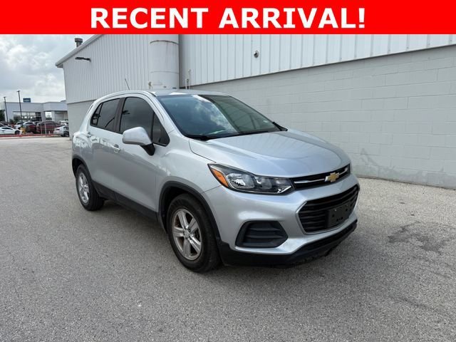 2022 Chevrolet Trax LS's photo