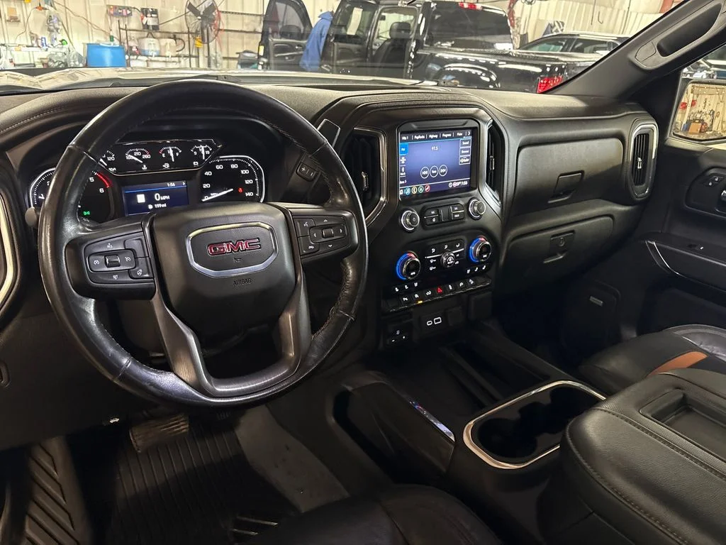 Used 2020 White GMC AT4 image 17