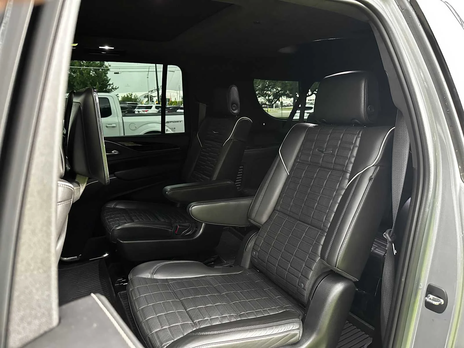 Used 2023 Argent Silver Metallic Cadillac Escalade ESV-V image 24