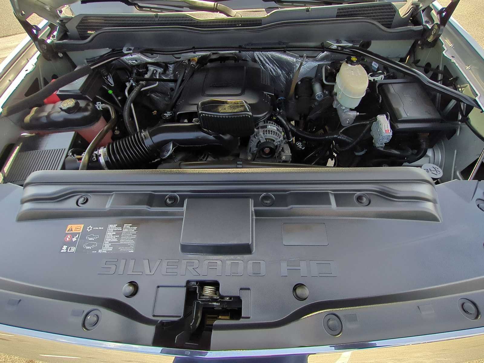Used 2016 SILVER ICE METALLIC Chevrolet LT image 28