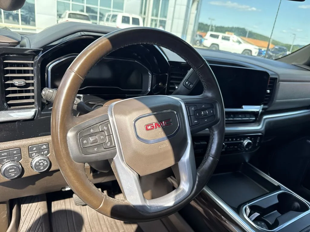Used 2025 White GMC SLT image 14