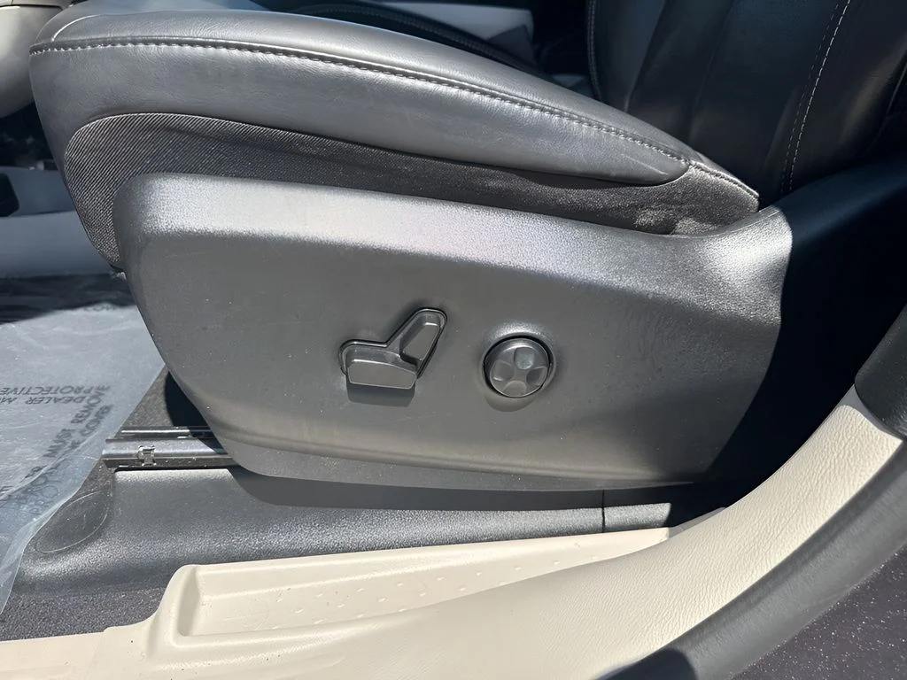 Used 2023 Gray Chrysler Touring L image 10