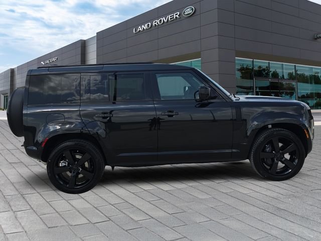 New 2026 Santorini Black Land Rover X-Dynamic SE image 6