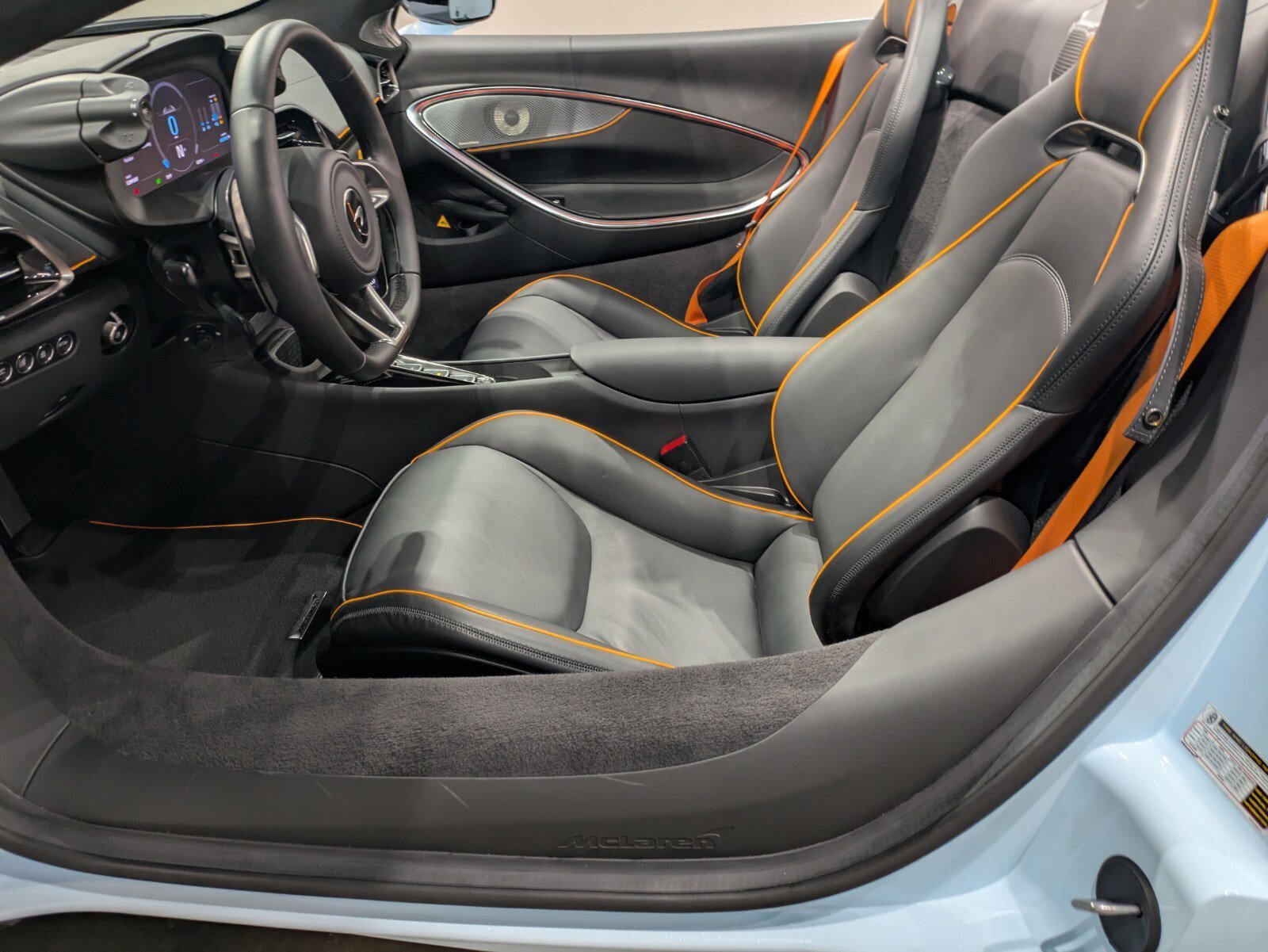 Used 2025 MSO Muriwai White McLaren TechLux Spider image 6