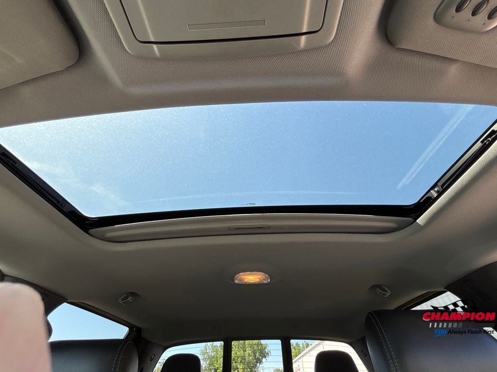 Used 2013 White Ford Lariat image 17